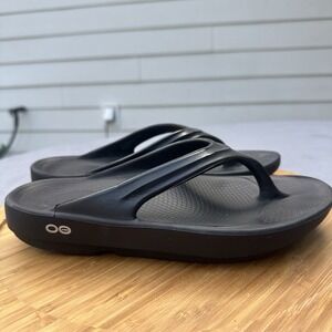 OOFOS Oolala Flip Flop Thong Recovery Sandal Women Size US 7 EU 38 Black Comfort
